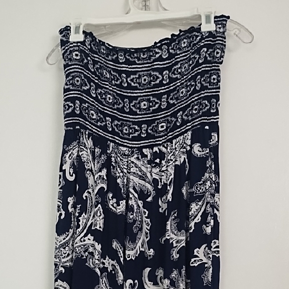 Navy and White Paisley Maxi Dress - Picture 4 of 7